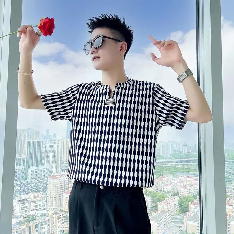 Áo Thun Cotton Kẻ Sọc Caro Cổ Chữ V Nhanh Khô Phong Cách Đường Phố Cho Nam Y2k