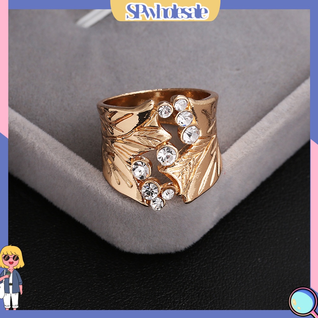 <SPwholesale> Nhẫn Đeo Ngón Tay Đính Đá Hình Hoa Rỗng Màu Vàng Trong Suốt Lấp Lánh Thời Trang Cho Nữ