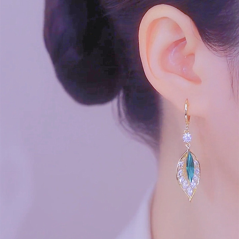 Bông Tai Mạ Bạc 925 Hình Chiếc Lá Đính Đá Pha Lê Xanh Thời Trang Hàn Quốc Cho Nữ