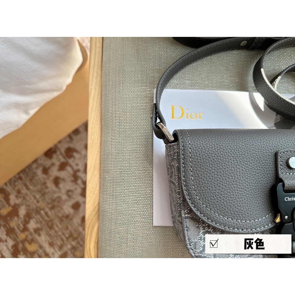 Túi Đeo Chéo Hình Yên Ngựa Mới Cho Nam