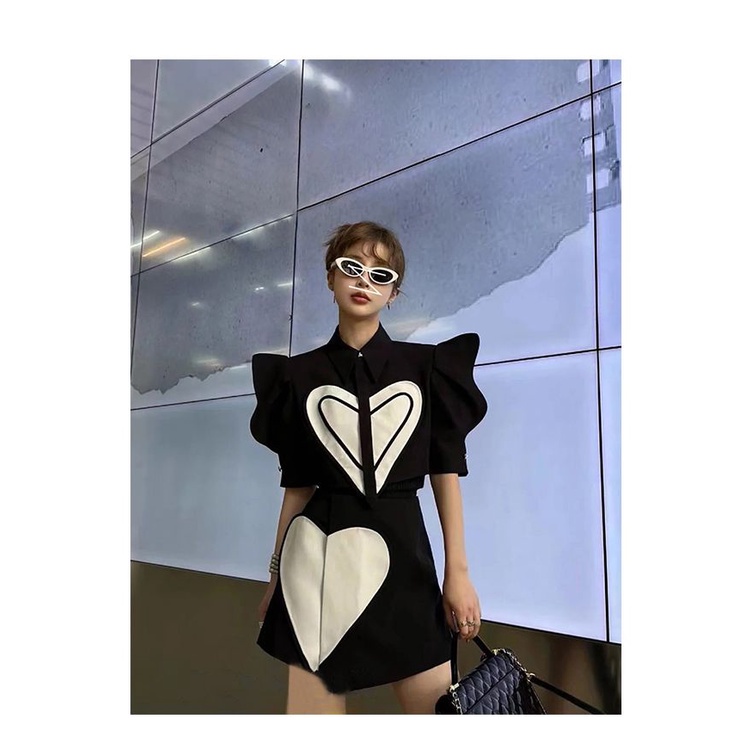 Bộ Áo Sơ Mi Tay Loe In Họa Tiết Trái Tim + Chân Váy Lưng Cao Thời Trang Mùa Hè 2023 D4VJ Cho Nữ