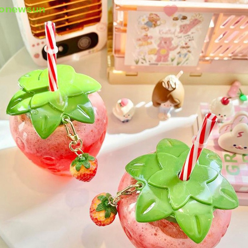 Bình Uống Nước 500ml Có Ống Hút Hình Trái Dâu Dễ Thương Mới