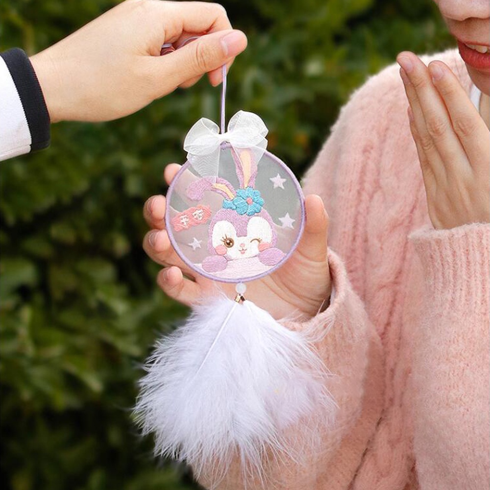 SANRIO Bộ Dụng Cụ Thêu Mặt Dây Chuyền Hình Lông Vũ Dễ Thương