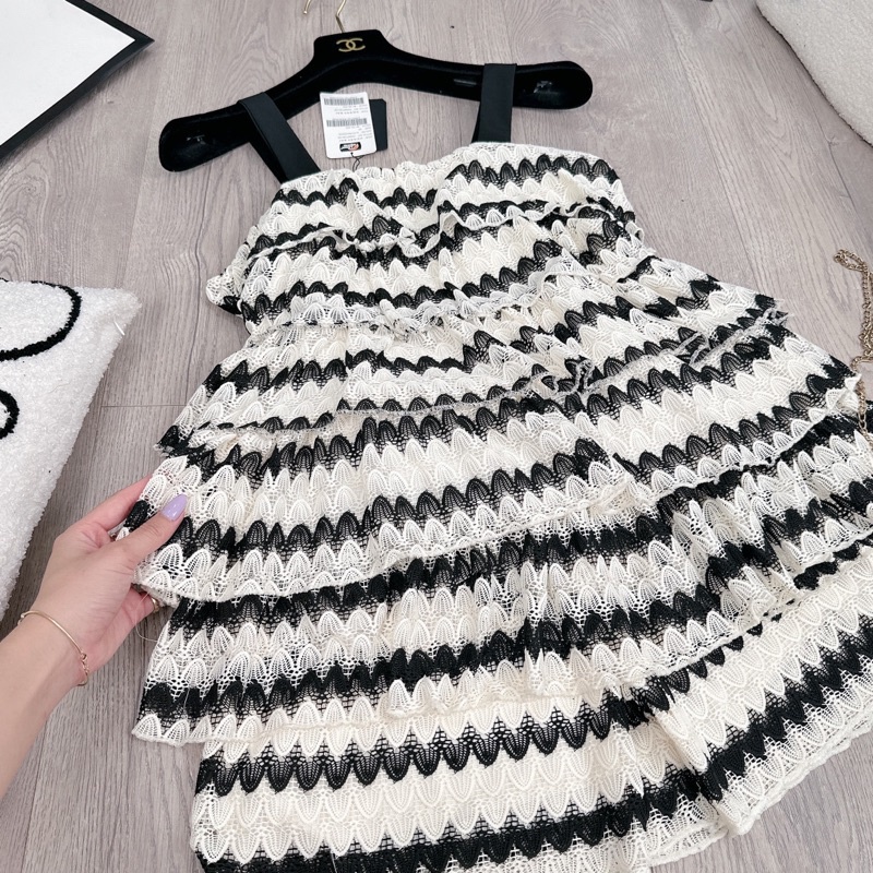 Set áo 2s ren đen lượn sóng mix quần đùi hàng Qccc