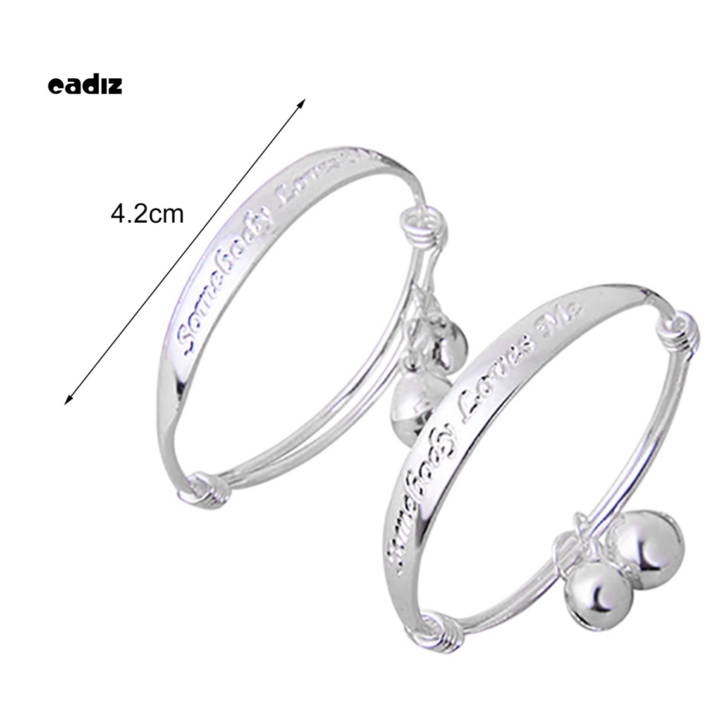 Bộ 2 Vòng Tay Mạ Bạc Đính Chuông Đôi Khắc Chữ Tiếng Anh Dễ Thương Cho Bé