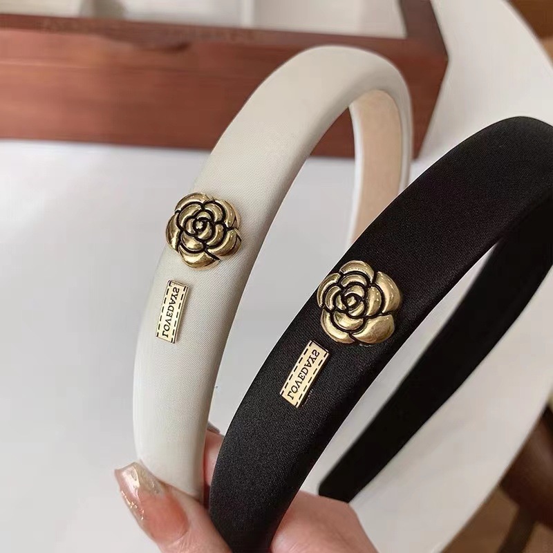Băng Đô Cài Tóc Bằng Xốp Màu Đen Đính Hoa Trà Phong Cách Dễ Thương Dùng Rửa Mặt