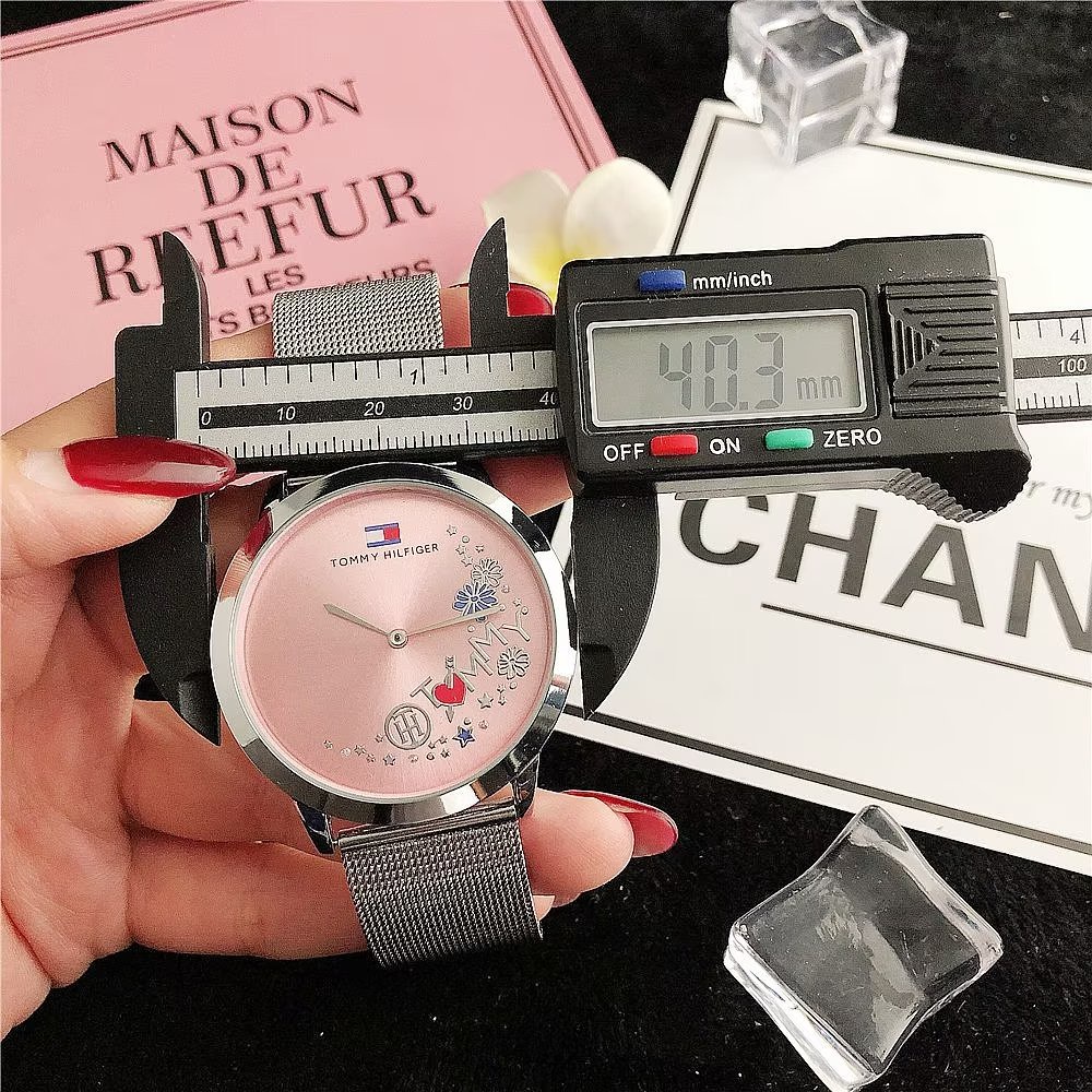 Đồng Hồ Đeo Tay Tommy Hilfiger Mặt Tròn Đính Đá Thời Trang Cho Cặp Đôi