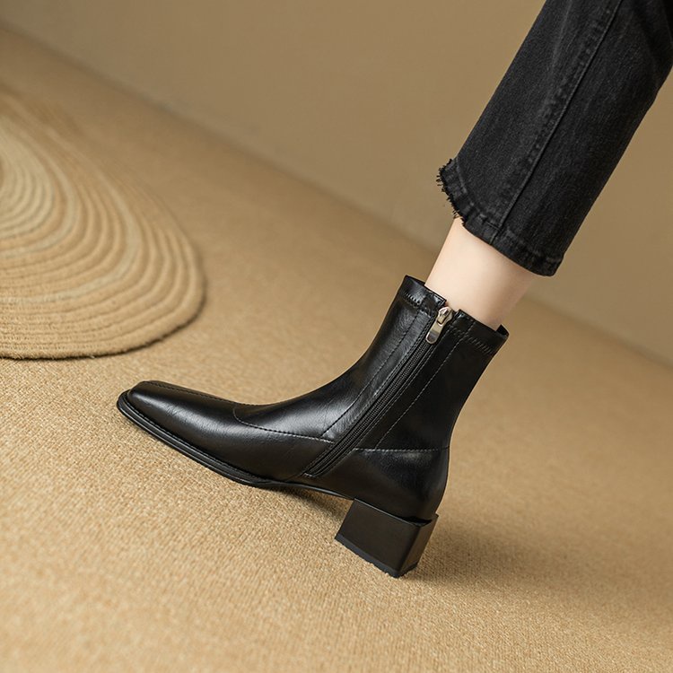 Giày Boots Mũi Vuông Đế Dày Thời Trang Cá Tính