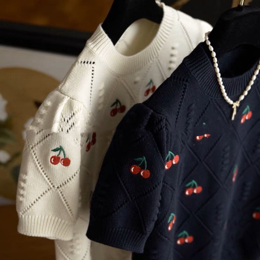 Nhẹ nhàng ngọt ngào! Cherry thêu tay ngắn dệt kim bong bóng tay áo 3d kim cương lưới áo len