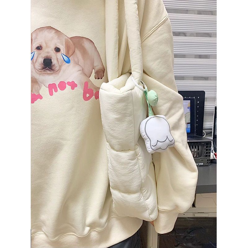 Dây Hoa Trắng Treo Túi Xách Trang Trí