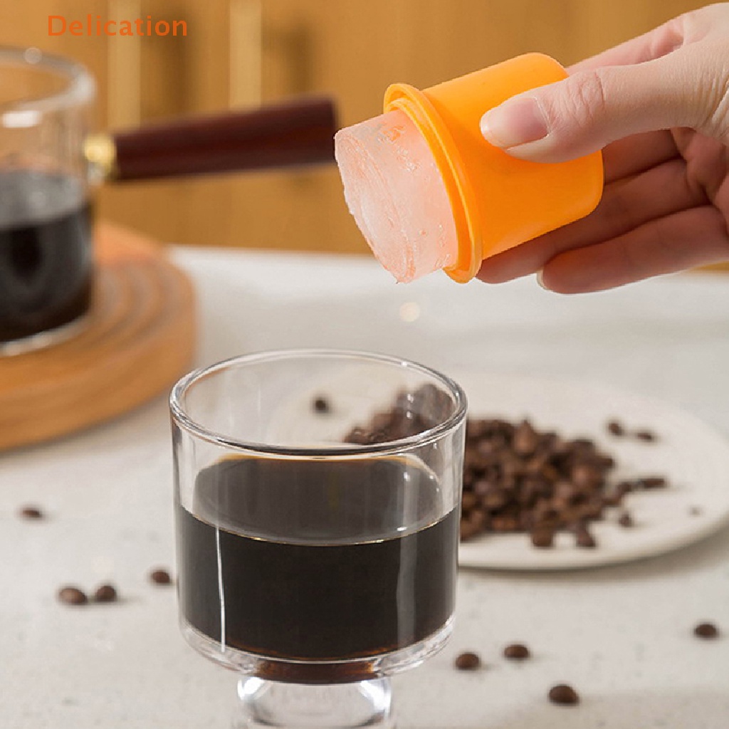 Khuôn Làm Đá Hình Tròn Dùng Uống Whiskey Tiện Dụng