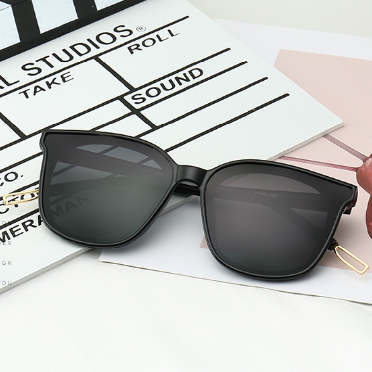 Kính Mát Chống Tia UV Thời Trang Mới Cho Cả Nam Và Nữ
