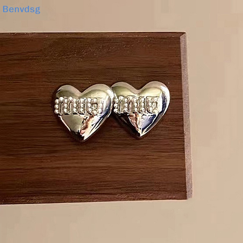 Khuyên Tai Kim Loại Tráng Men Hình Trái Tim Khắc Chữ Benvdsg &gt; Cho Nữ