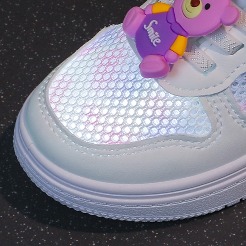 Giày Thể Thao Trắng Đế Mềm Phối Lưới Thoáng Khí Chống Trượt In Hình Gấu Nhỏ Dễ Thương Cho Bé Trai Và Gái 3-18 Tuổi