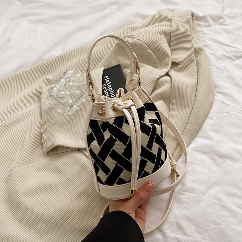 Túi Xách Đeo Vai Dây Rút Họa Tiết Hình Thoi Phong Cách Thời Trang Mới Cho Nữ