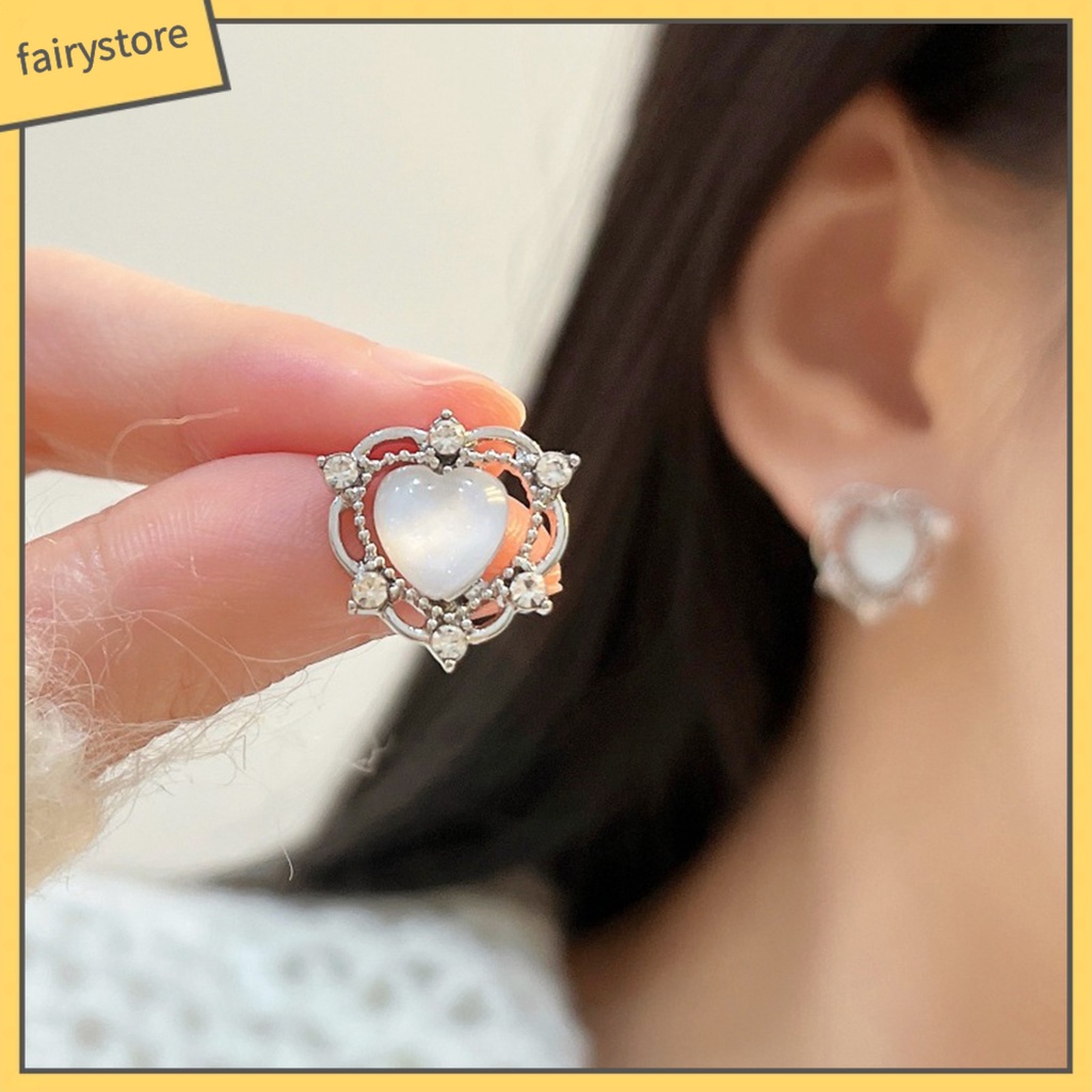 1 Đôi Bông Tai Hình Trái Tim Đính Đá Thời Trang