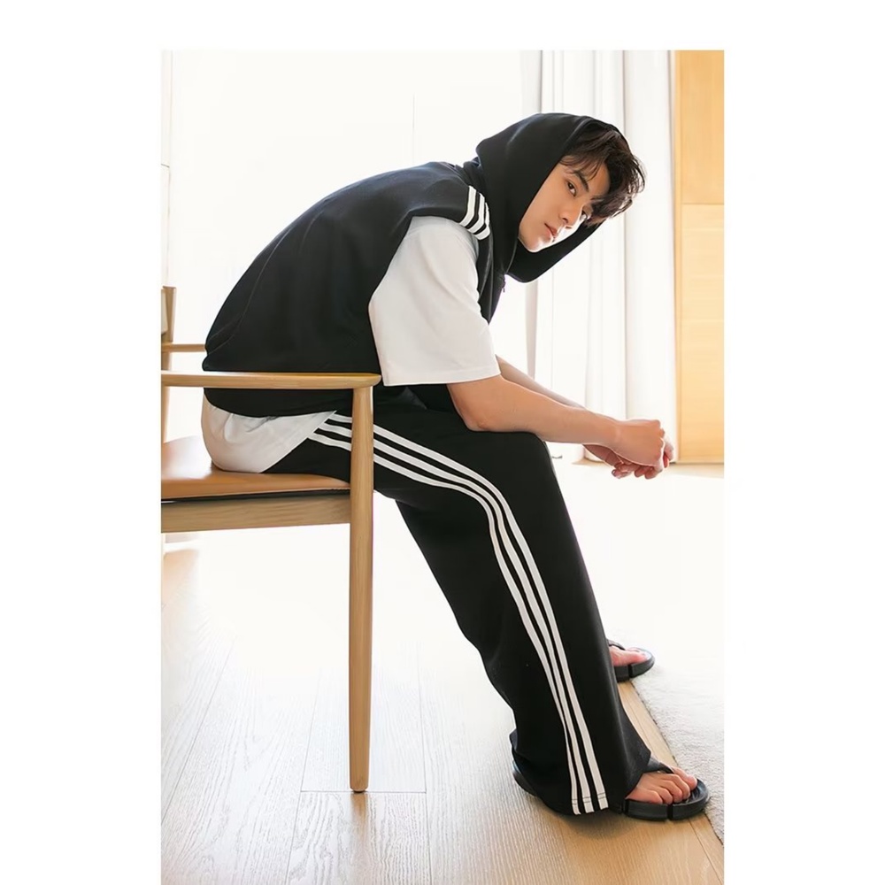 Set Đồ Thể Thao Form Rộng Họa Tiết Kẻ Sọc Thời Trang Mùa Xuân Cho Nam