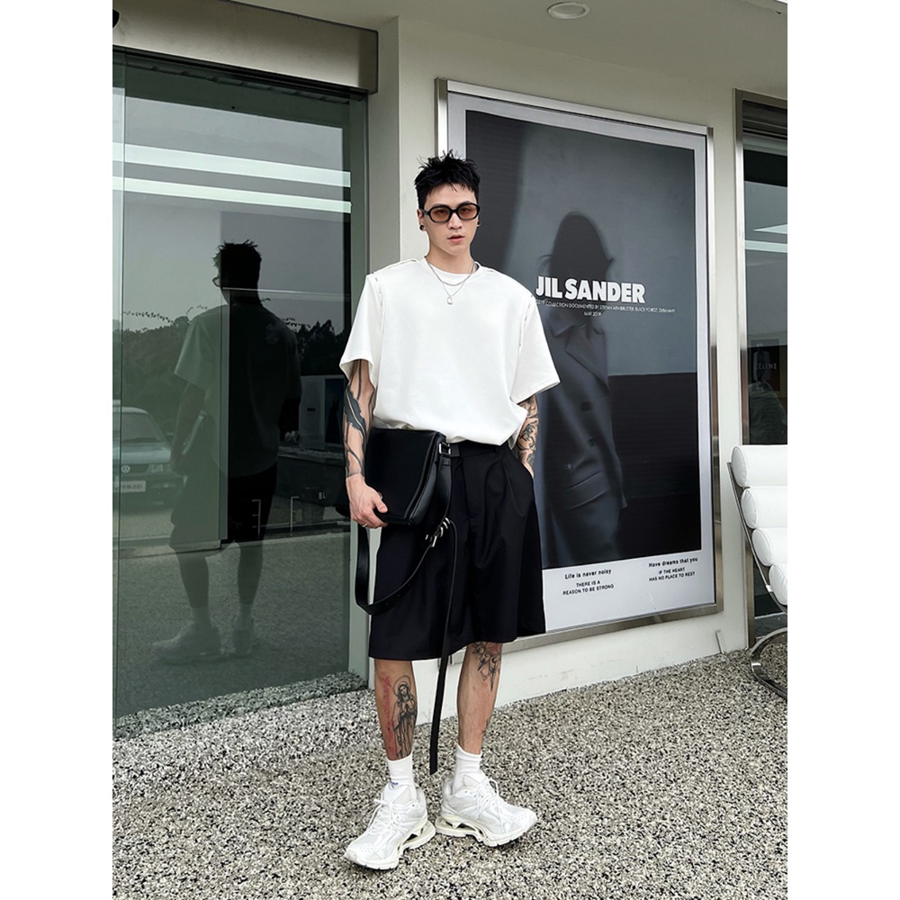 [Love Wearing Help] Áo Thun Tay Ngắn Có Đệm Vai Cảm Giác Kim Loại Trang Trí Phong Cách Hàn Quốc ins Xu Hướng Niche Cho Nam