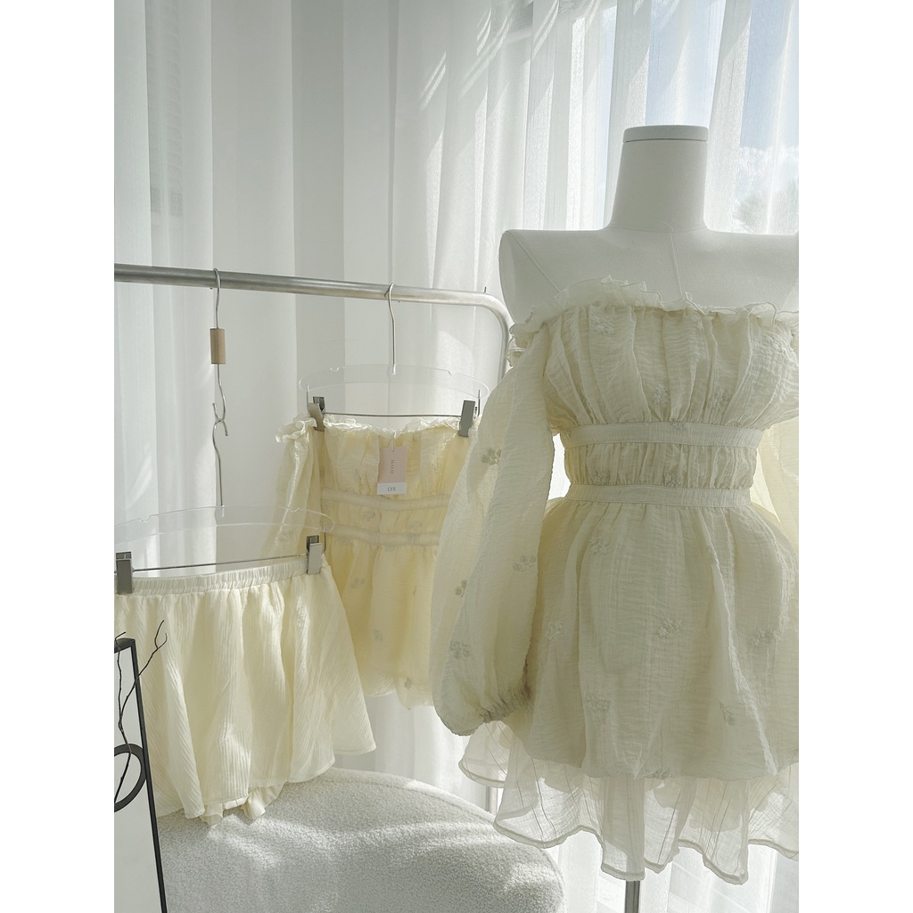 Set áo nude hoa nổi trễ vai + chân váy