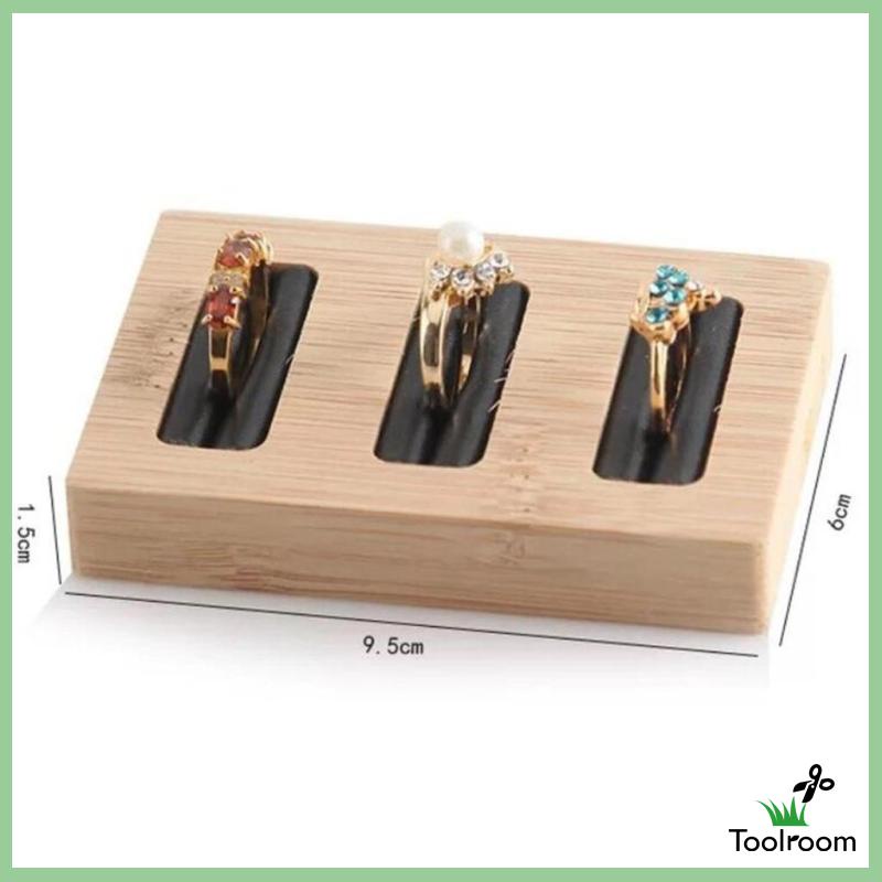 Giá Đỡ Trưng Bày Trang Sức 3 Tầng Bằng Gỗ