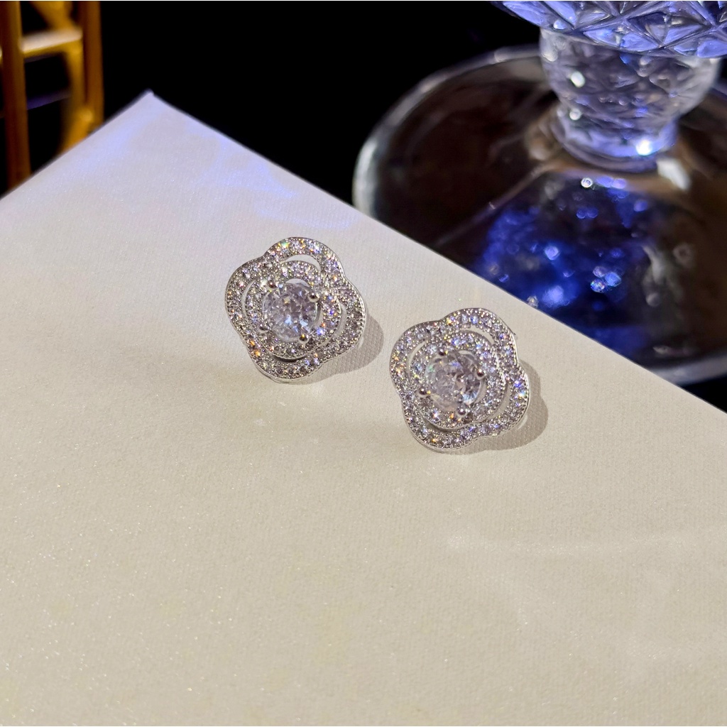 Khuyên Tai Hoa Trà Đính Đá Zircon Tinh Xảo Thời Trang Hàn Quốc
