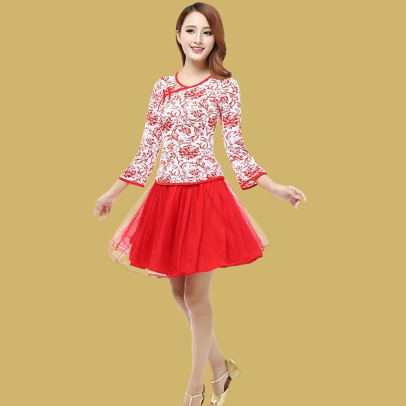 Bộ Trang Phục Khiêu Vũ Gồm Áo Trắng Xanh + Chân Váy Sứ Dành Cho Phụ Nữ Độ Tuổi Trung Niên 7.29