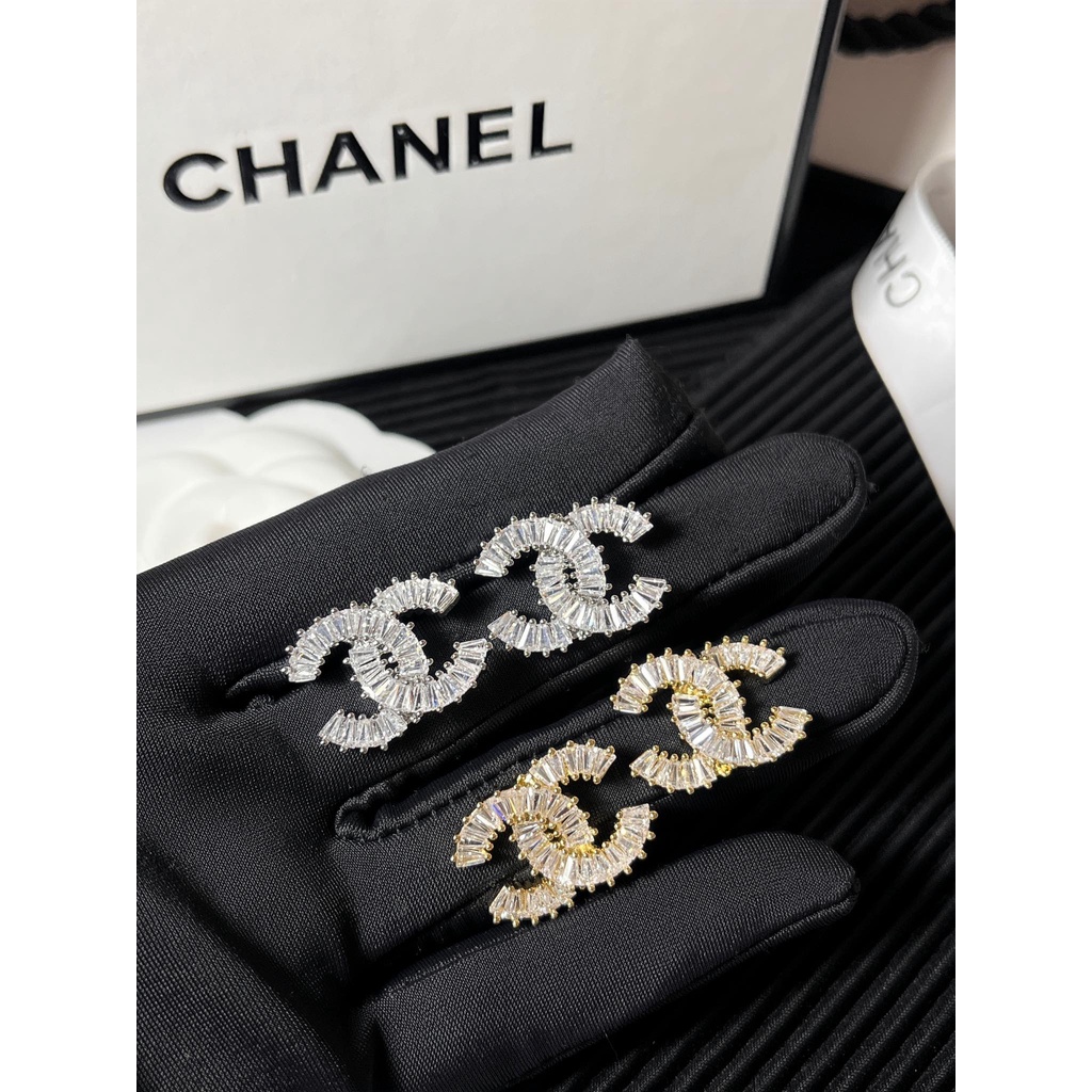 Bông Tai Bằng Thép Titan Chống Thấm Nước Không Gỉ Hình logo Thời Trang Cho Nữ