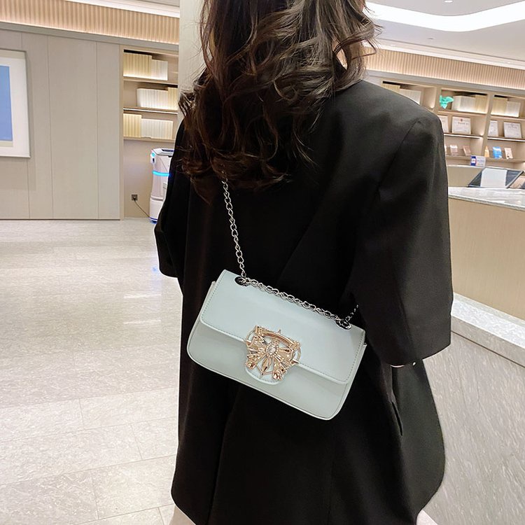 Túi xách đeo dưới cánh tay IELGY phối dây xích dễ phối đồ thời trang cho nữ