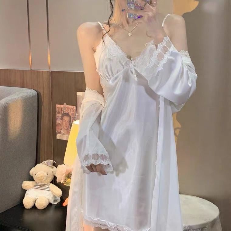 Bộ Đồ Ngủ Ba Món Bằng Lụa Phối Ren Hở Lưng Gợi Cảm