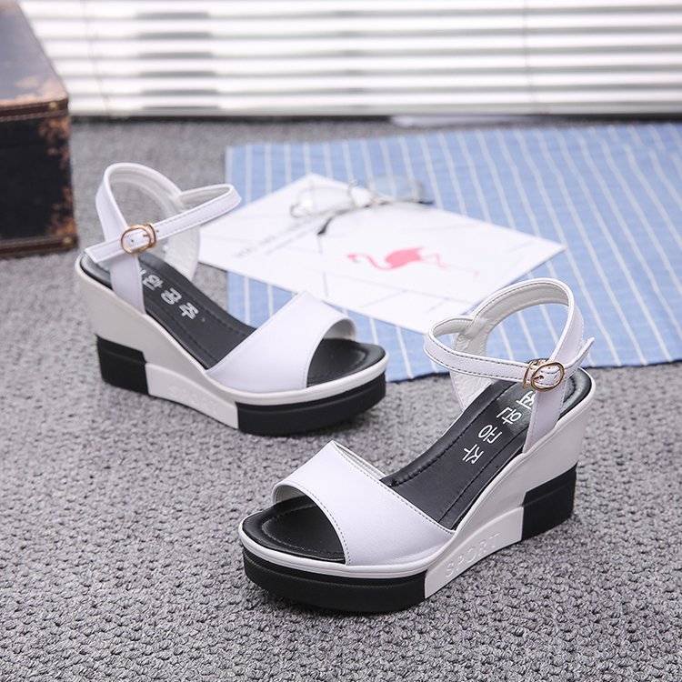 Giày Sandal Đế Xuồng Dày Dặn Có Khóa Cài Dễ Phối Đồ Thời Trang Xuân Hè Dành Cho Bạn Nữ