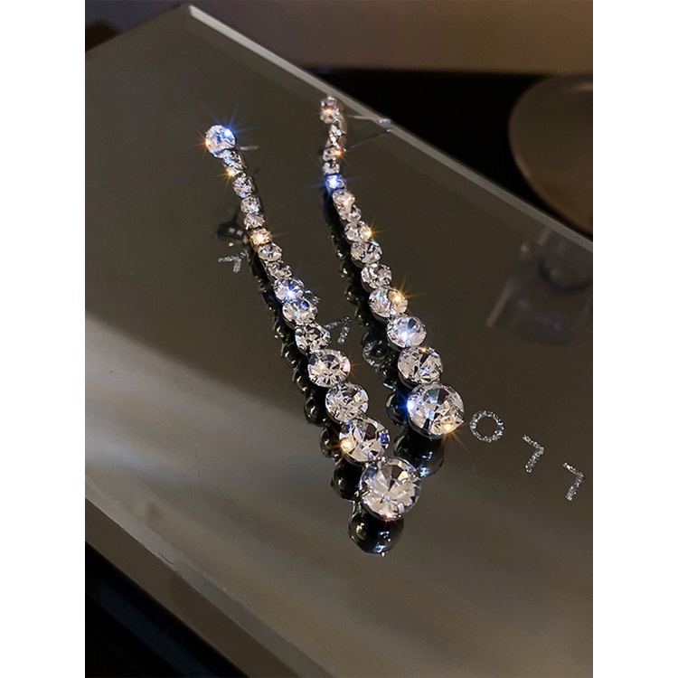 Khuyên Tai Nữ Trang Dáng Dài Tạo Hình Độc Đáo