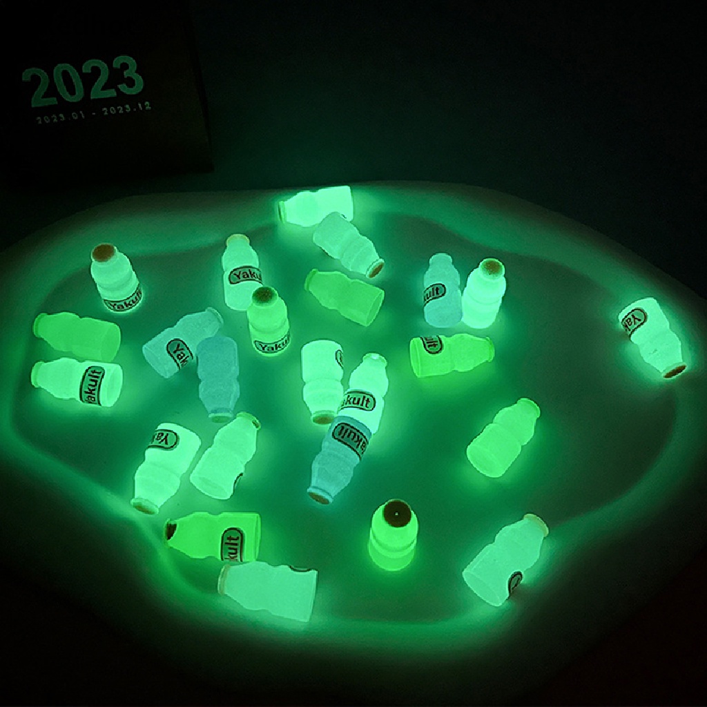 &lt; Redhot &gt; Bộ 2 Bình Nước Uống Yakult Mini Bằng Nhựa Resin Dạ Quang Gắn Bảng Điều Khiển Xe Hơi