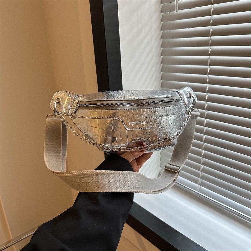 Túi Đeo Chéo Ngực Cỡ Nhỏ Phối Dây Xích Thời Trang Mùa Xuân 2023 Cho Nữ