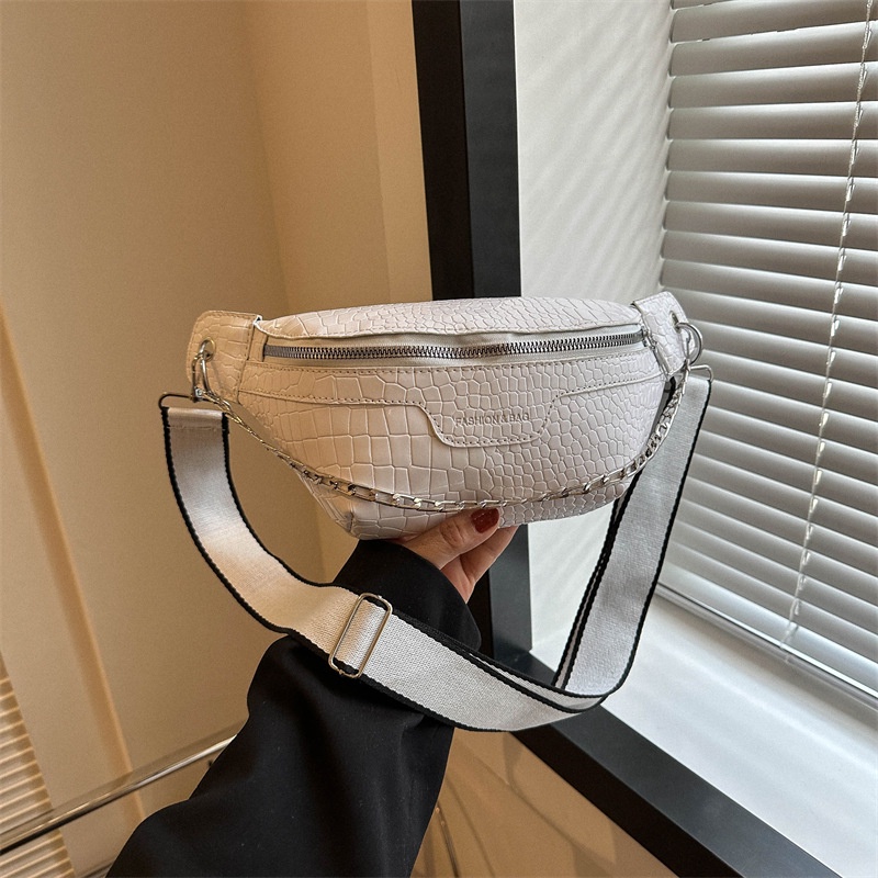 Túi Đeo Chéo Ngực Cỡ Nhỏ Phối Dây Xích Thời Trang Mùa Xuân 2023 Cho Nữ