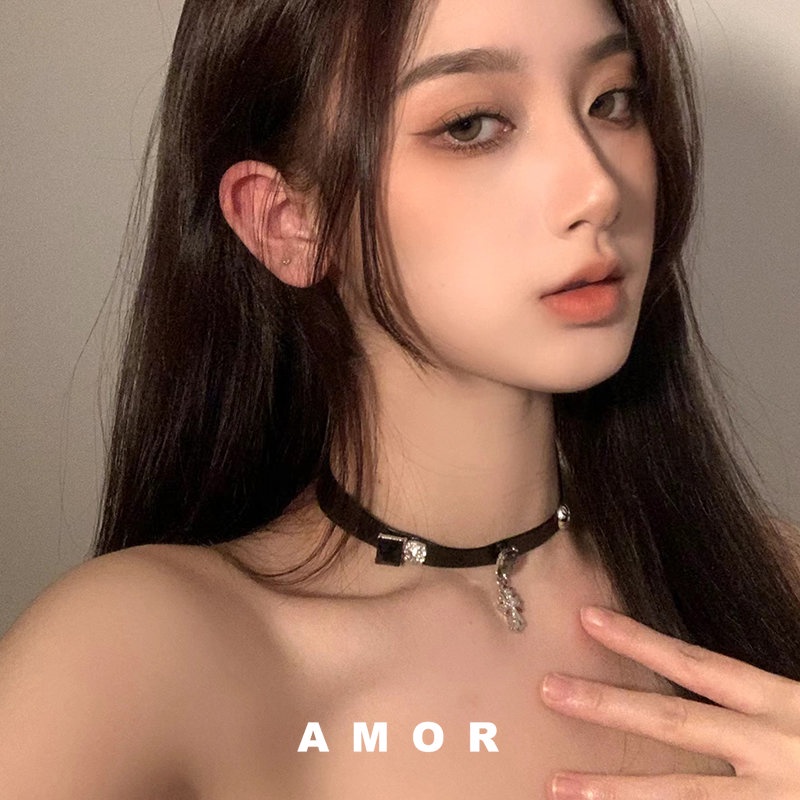 Choker Da Màu Đen Phối Mặt Thánh Giá