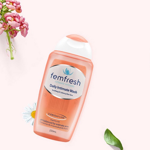 Dung Dịch Vệ Sinh Phụ Nữ Femfresh 250ml Dưỡng Ẩm Cân Bằng Độ PH Daily Intimate Wash (Màu Cam)