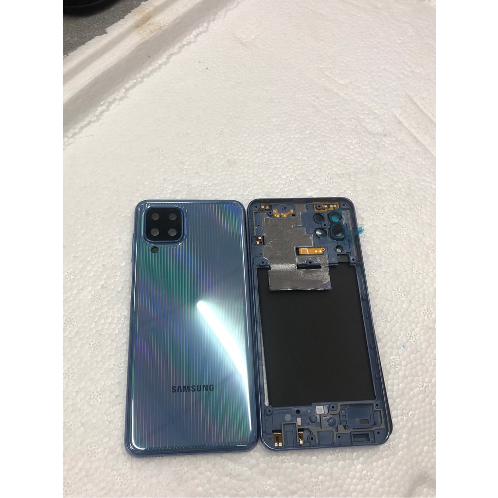 Vỏ lưng sam sung m32 kèm cam màu xanh