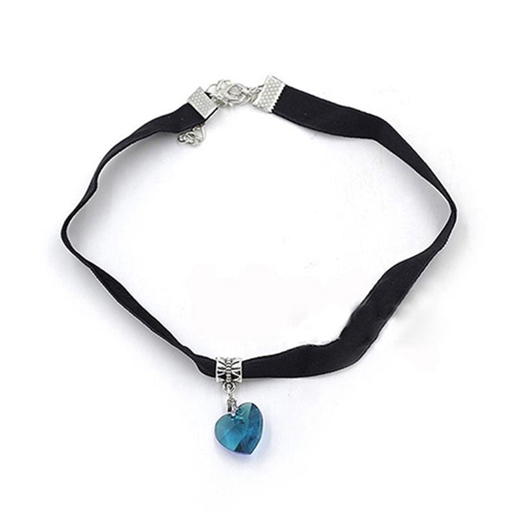Vòng Cổ Choker Ngắn Mặt Trái Tim Đính Đá Lấp Lánh Phong Cách Gothic Cổ Điển