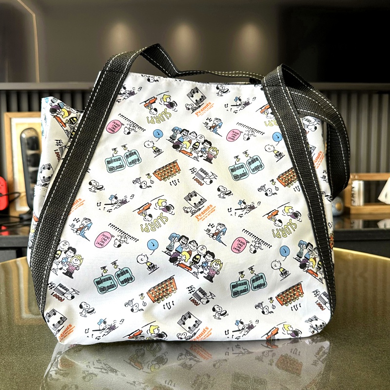 Túi Xách Đeo Vai Cỡ Lớn Chất Liệu Nilon Chống Thấm Nước In Hoạ Tiết Snoopy Xinh Xắn