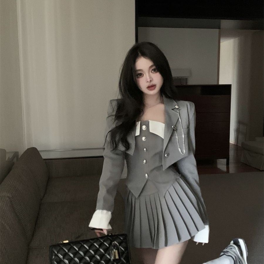 Bộ Đồng Phục Nữ Sinh Gồm Áo bra + Chân Váy Xếp Ly Lưng Cao Và Áo Khoác vest Không Tay Gợi Cảm