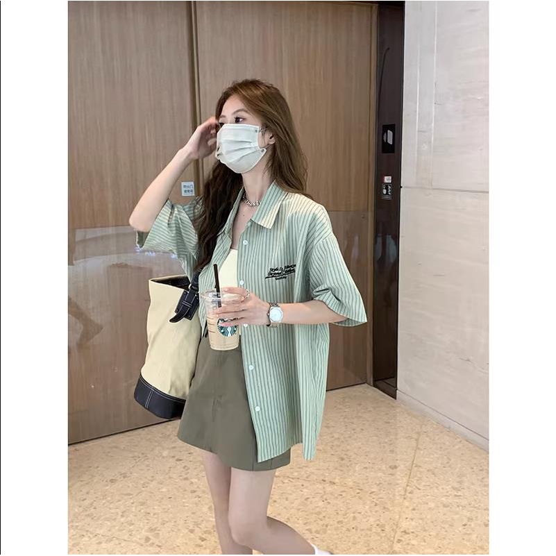 Áo Sơ Mi Tay Ngắn Kẻ Sọc Thêu Chữ Phong Cách Hàn Quốc Cho Nữ