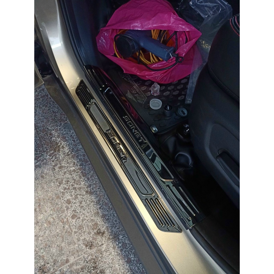 Ốp Bậc Cửa, Nẹp Bước Chân Kia SONET  Kia Sonet 2021-2022 -2023 Mẫu Titan Cao Cấp chống xước làm đẹp cho xe