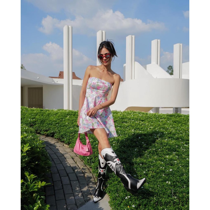 Đầm Mini Nhảy Múa 1O1-E-Girl 2000s In Hoa Hở Vai Ngọt Ngào