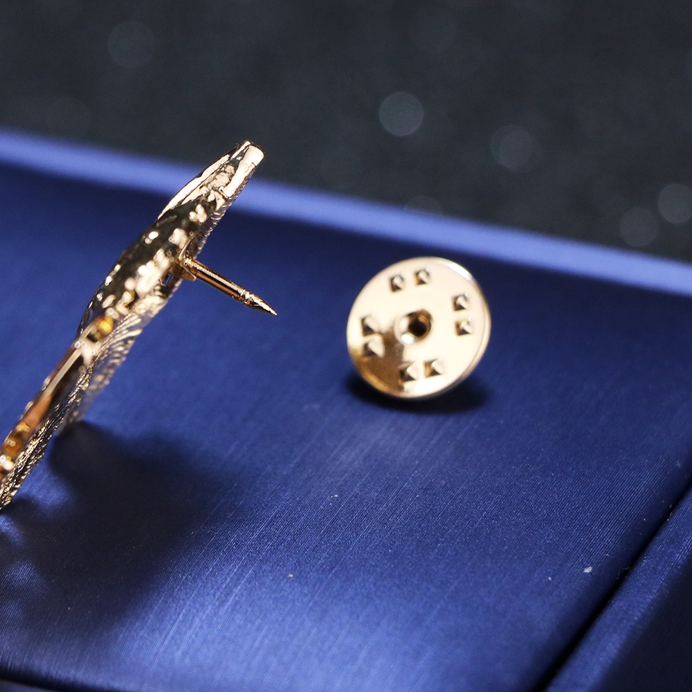 Ghim Cài Áo Hình Đầu Sói Cá Tính Cho Nam