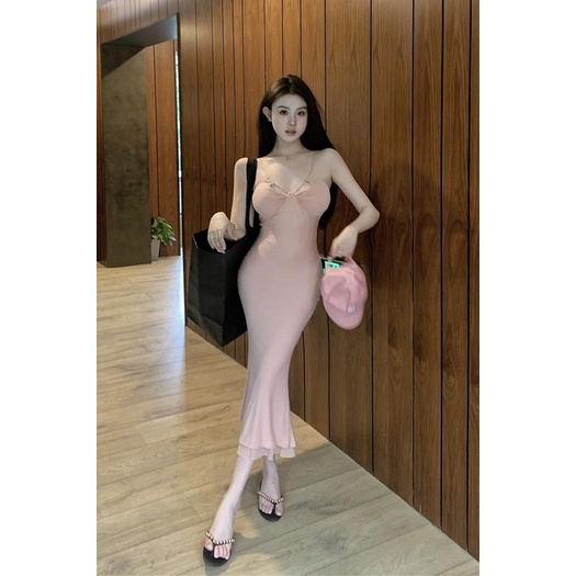 Đầm Đuôi Cá Hai Dây Cổ Chữ V Khoét Sâu Gợi Cảm