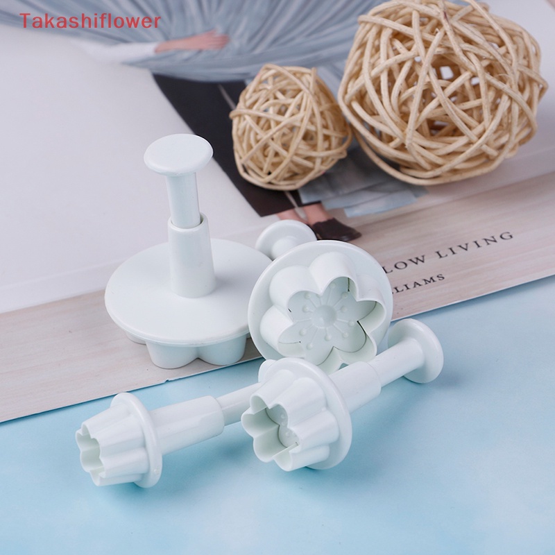 Set 4 Khuôn Nhựa Làm Bánh Quy Hình Hoa Đào Xinh Xắn