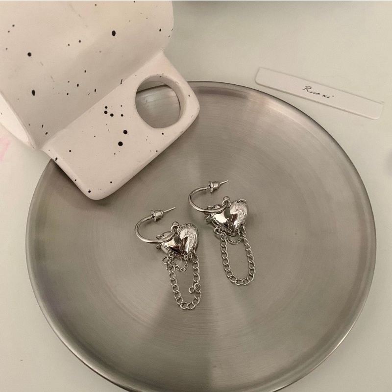 Hoa Tai Dáng Dài Mặt Hình Trái Tim Phối Tua Rua Thời Trang