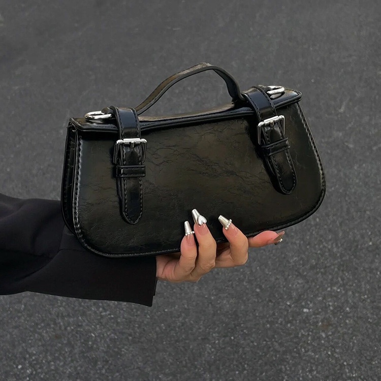 Túi Xách Đeo Vai Mini Dáng Vuông Chất Liệu Da Bóng Phối Dây Xích Phong Cách Retro