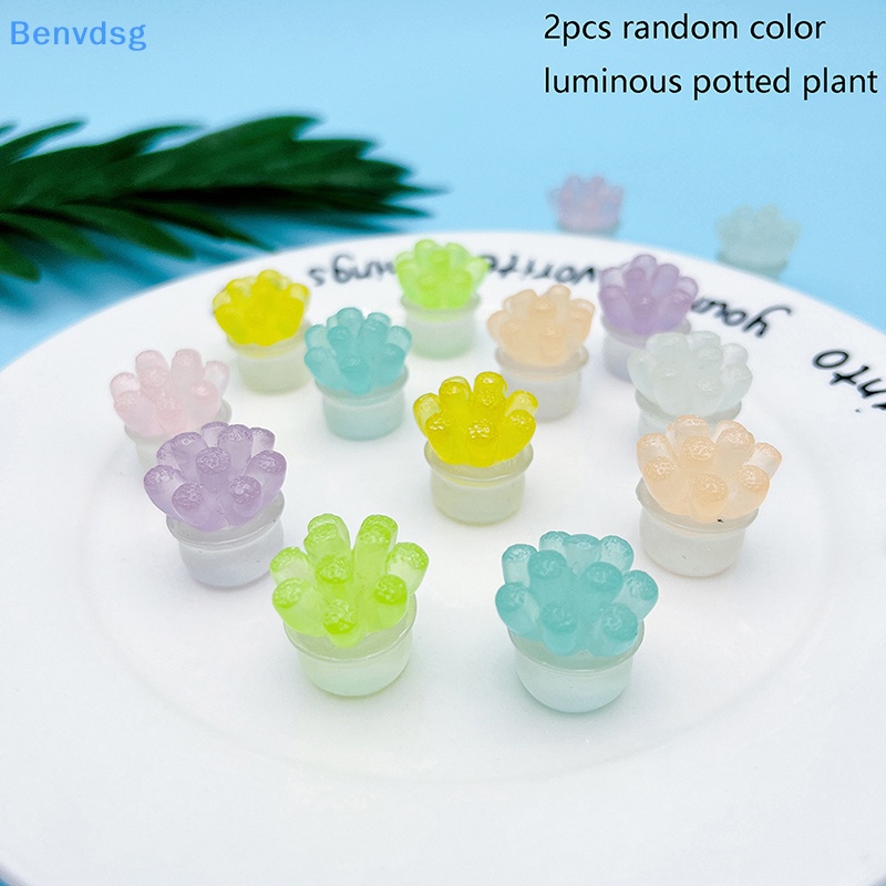 Bộ 2 Đồ trang trí Xe Hơi Mini Bằng Nhựa Phát Quang Độc Đáo Dùng Trang Trí