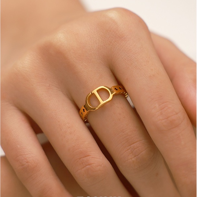 Nhẫn Thép Titan Mạ Vàng 18K Thiết Kế Đơn Giản Thời Trang Cho Nữ